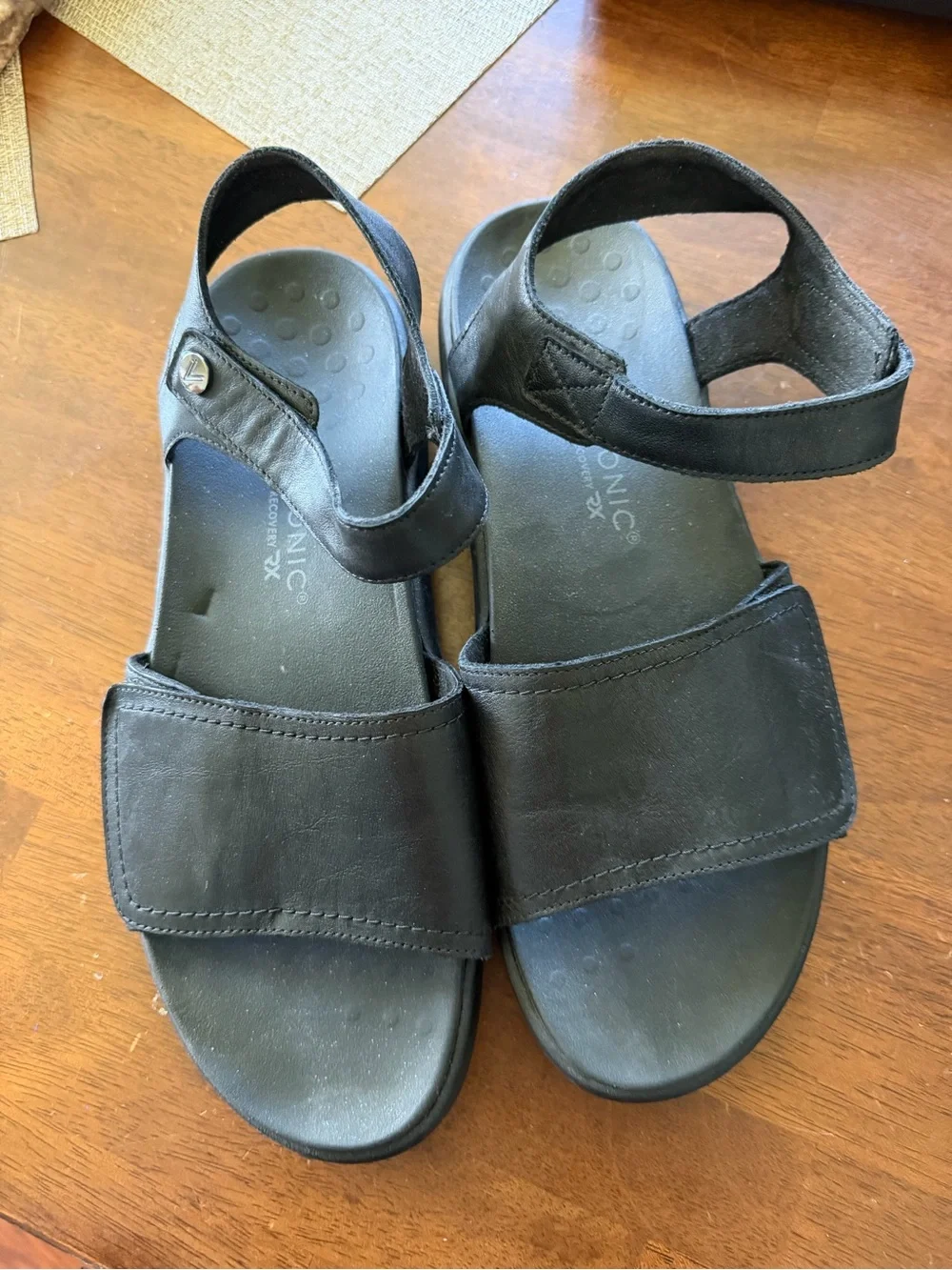 Vionic‎ Leather sandals